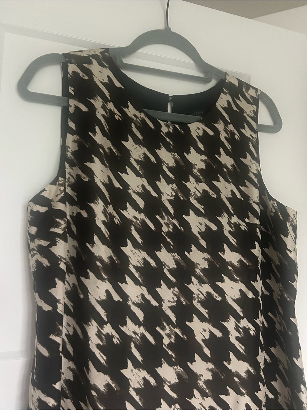 Sleeveless Houndstooth Shift Dress in Black and Cream 100% silk - Picture 5 of 11